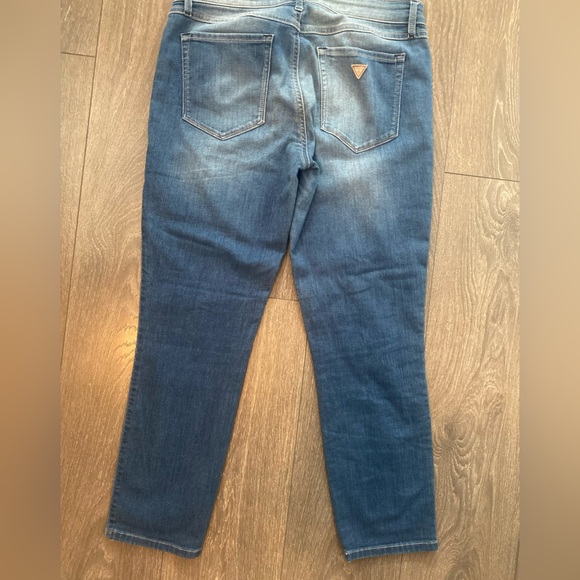 Guess Jeans - Picture 2 of 3